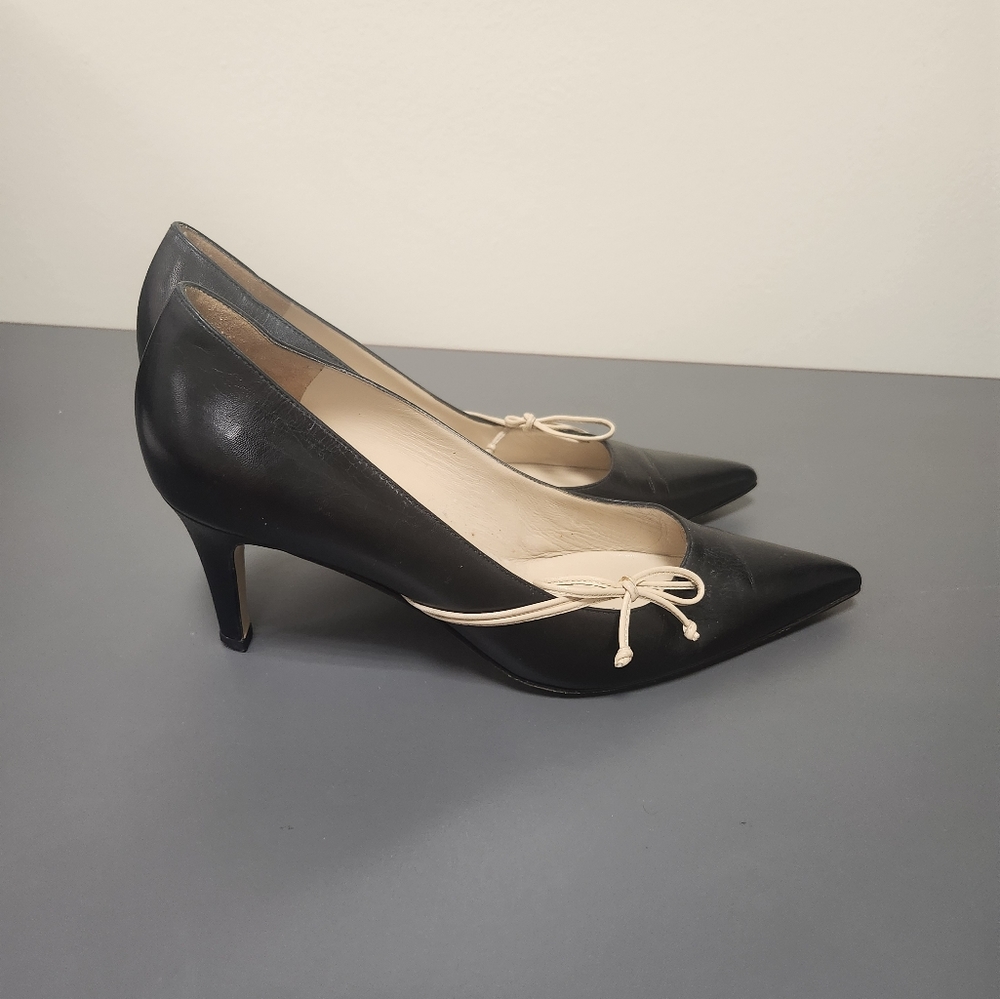 Bruno Magli Black and cream bow Leather heels Pumps Sz 39.5